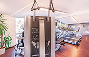  Fitnessgeräte im modern ausgestatteten Fittnessraum Quelle: Parkhotel Burgmühle 